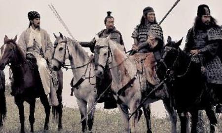 曹操手中的青釭剑被赵云抢走 剩下的倚天剑被何人拿走了