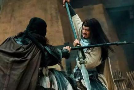 曹操手中的青釭剑被赵云抢走 剩下的倚天剑被何人拿走了