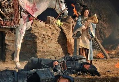 曹操手中的青釭剑被赵云抢走 剩下的倚天剑被何人拿走了