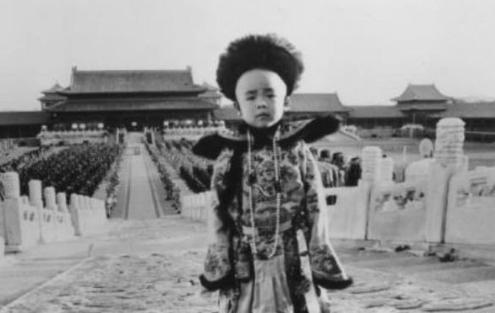 溥仪作为大清最后的皇帝，她的悲剧到底是谁造成的