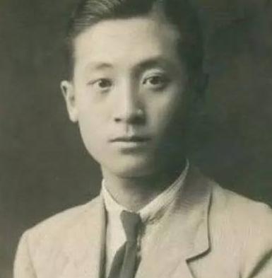 身为抗日期间的王牌飞行员柳哲生 却被诬陷被迫卖冰淇淋