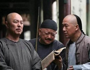 在清朝历史上和珅、刘墉和纪晓岚三人相比，谁拥有更大的权力？</span>
                      