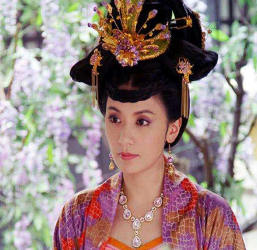 李隆基为什么执意要杀掉上官婉儿?</span>