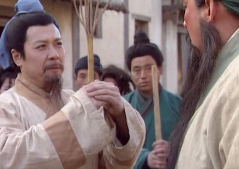 关羽和张飞打起架来的话 刘备能不能分开两人</span>