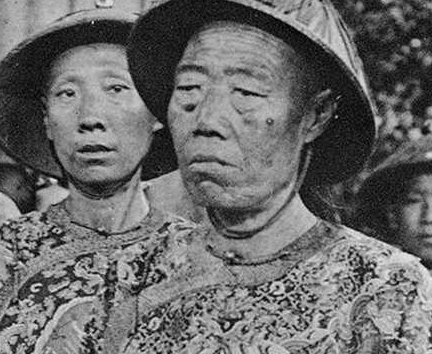 李莲英长的那么丑  慈禧太后为何还独宠李莲英几十年之久</span>
                      